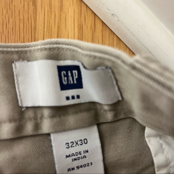 GAP Men’s Khakis New Size 32x30 - Picture 3 of 4